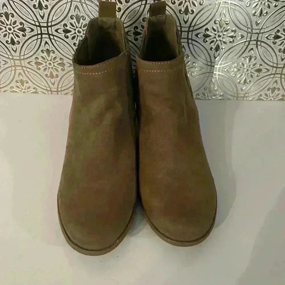 DV8 Dolce Vita Brown Suede Wedge Boots . Size 9. Gently used. - Picture 2 of 5